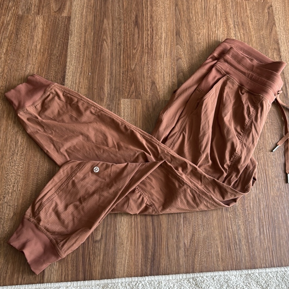Lululemon Dance Studio Mid-Rise Jogger - Roasted Brown size 10 - Picture 6 of 9